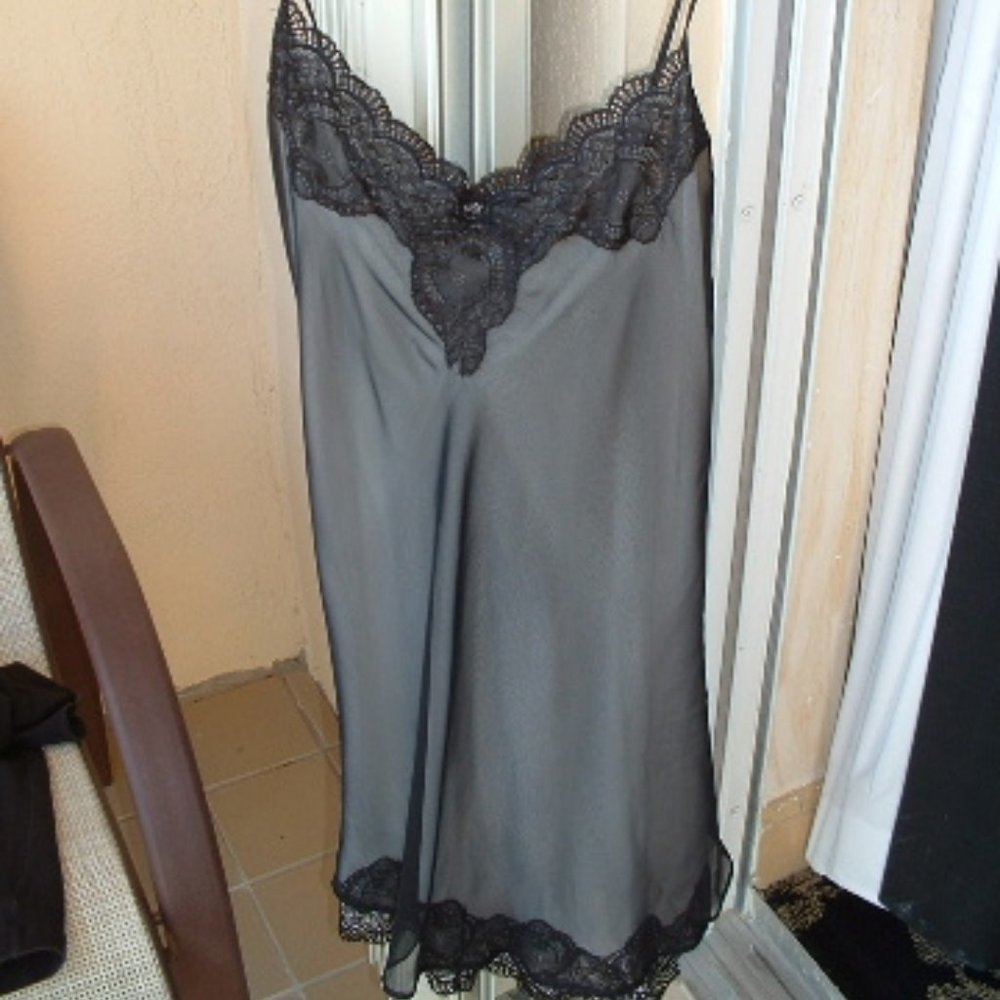 JOSIE BLACK AND WHITE CHEMISE NIGHTGOWN
